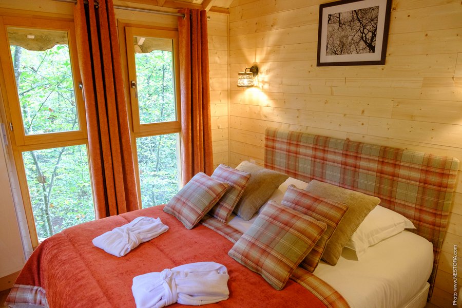Hébergement AbracadaRoom : La Cabane du Grand Chêne & Spa - Image 4
