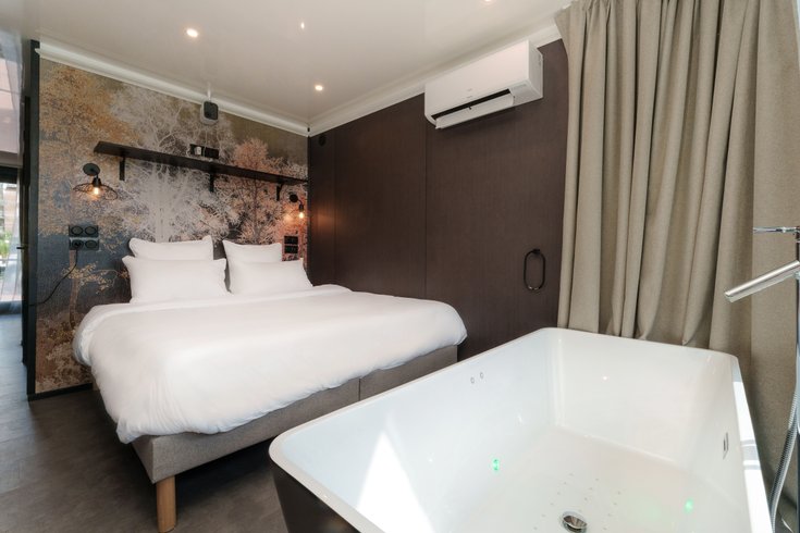 Hébergement AbracadaRoom : Suite flottante Lit King-size Balnéo Sauna - Image 2