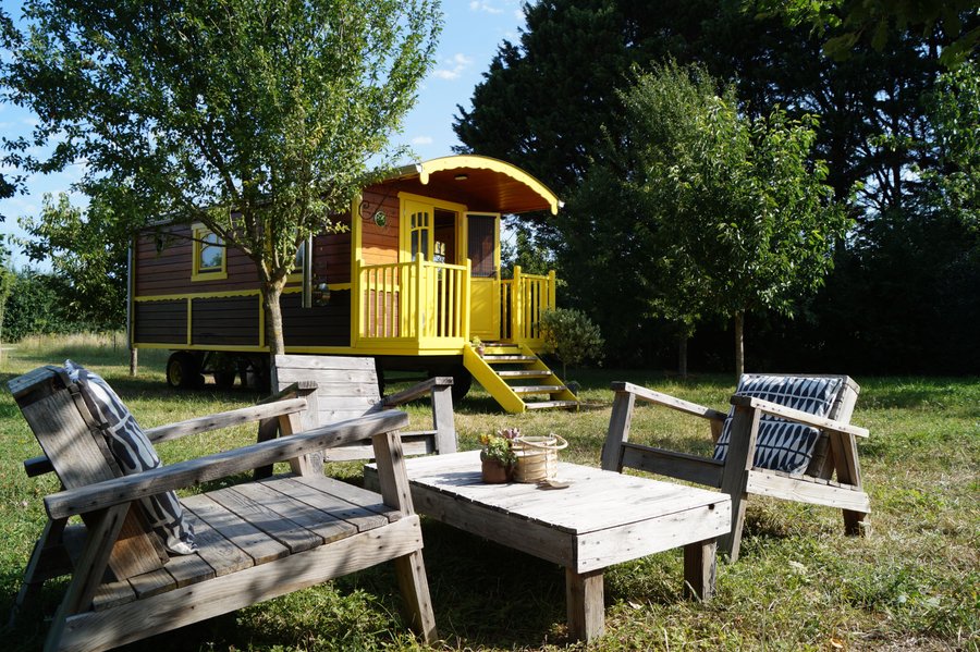 Hébergement AbracadaRoom : La roulotte "Sous le soleil" - Image 1