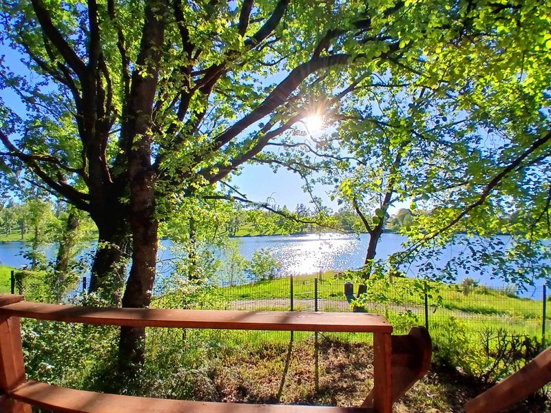 Hébergement AbracadaRoom : Pilotis du lac avec SPA privatif - Image 3