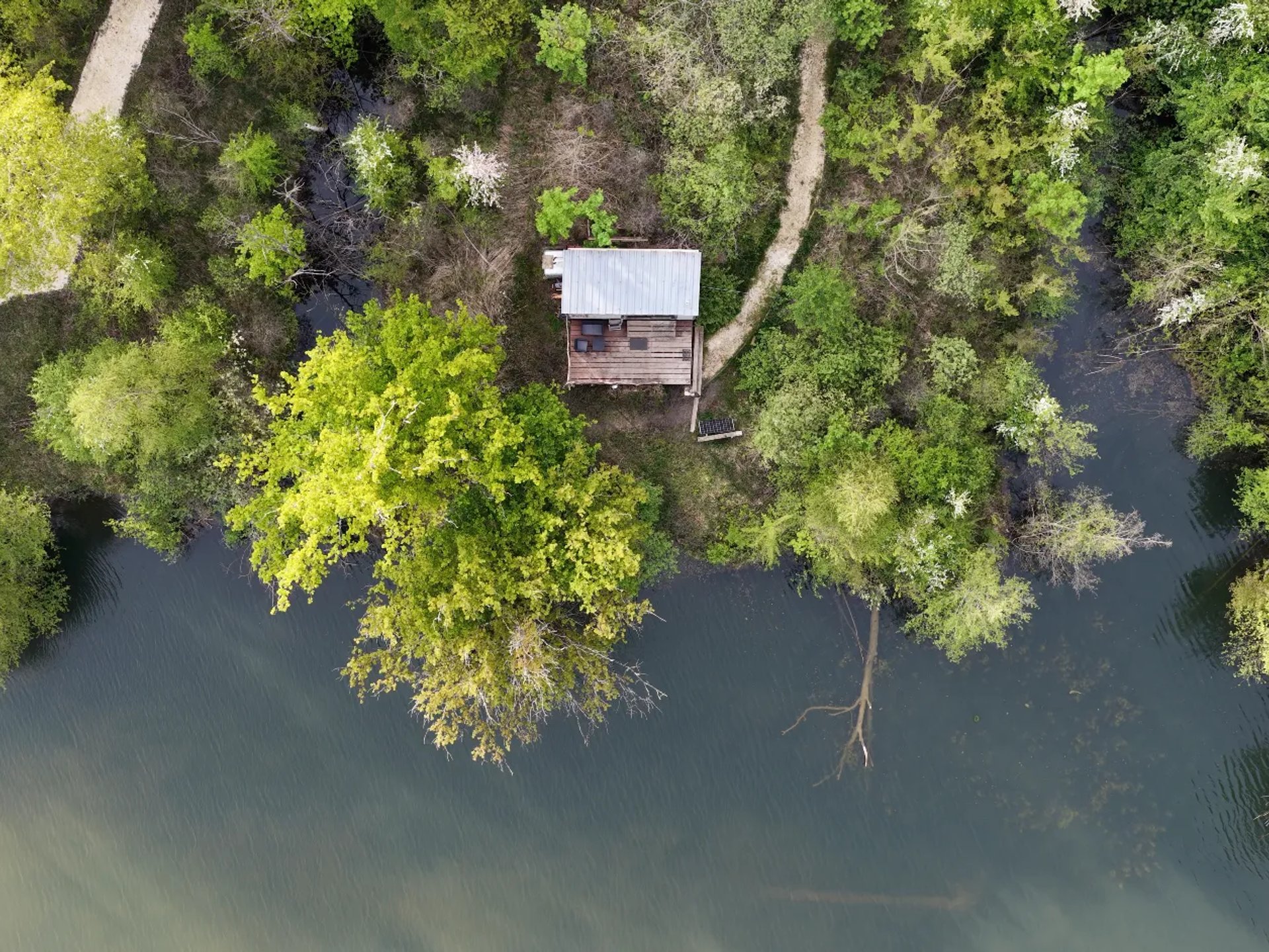 Proche provins tiny house au bord de l’eau · forêt