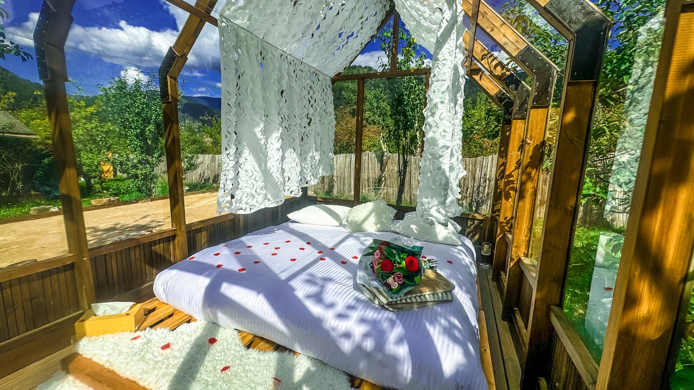 Chalet en verre sous une pluie d’étoiles à Lantosque (61)