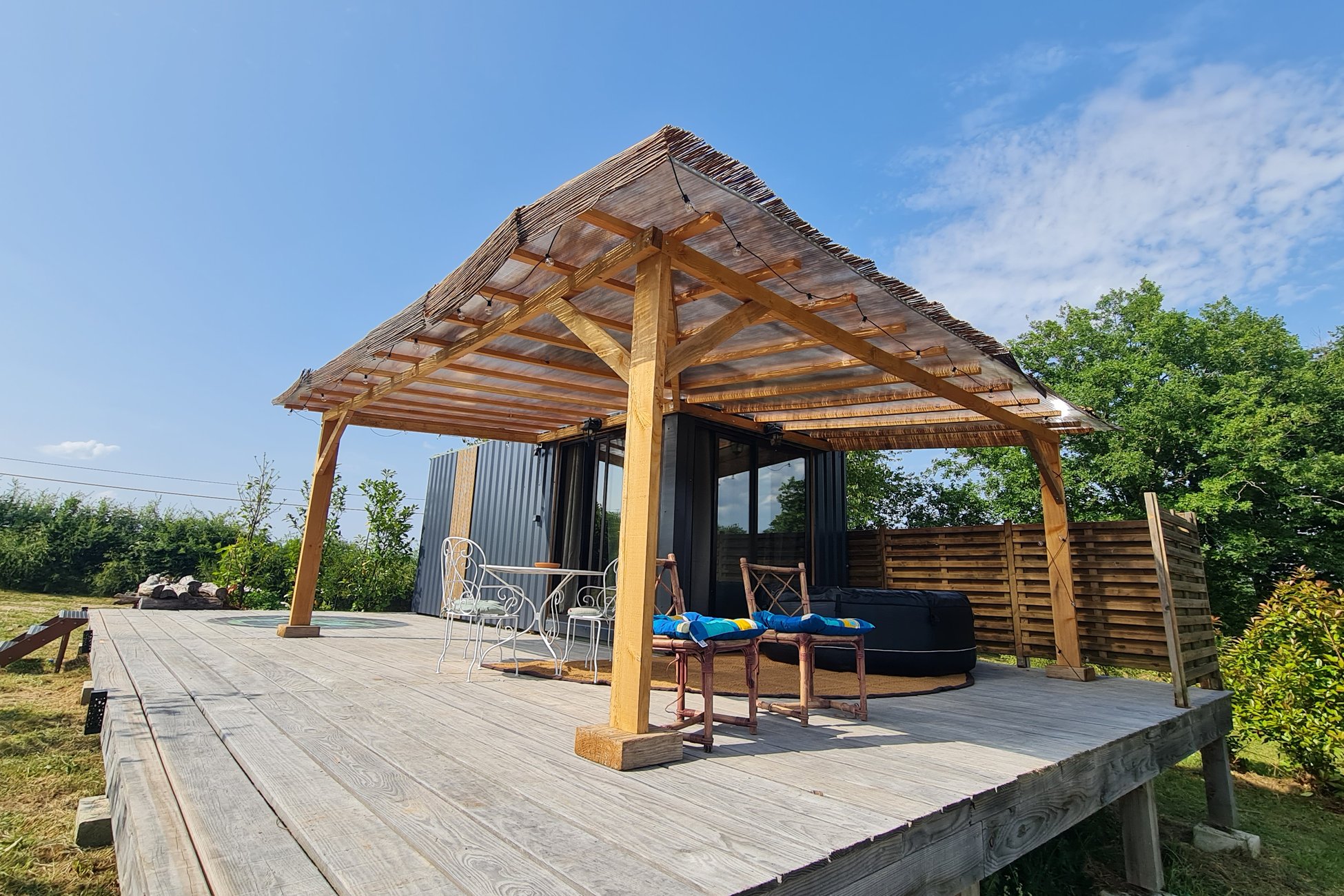 Hébergement UnicStay : Containeur Gaïa & Spa à Saint Germain Des Champs