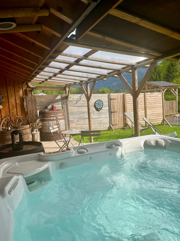 Cabane Le Saloon & Spa à Le Biot (11)