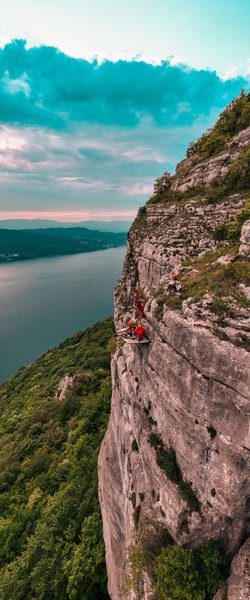 Hébergement AbracadaRoom : Nuit Suspendue en Falaise - Image 4