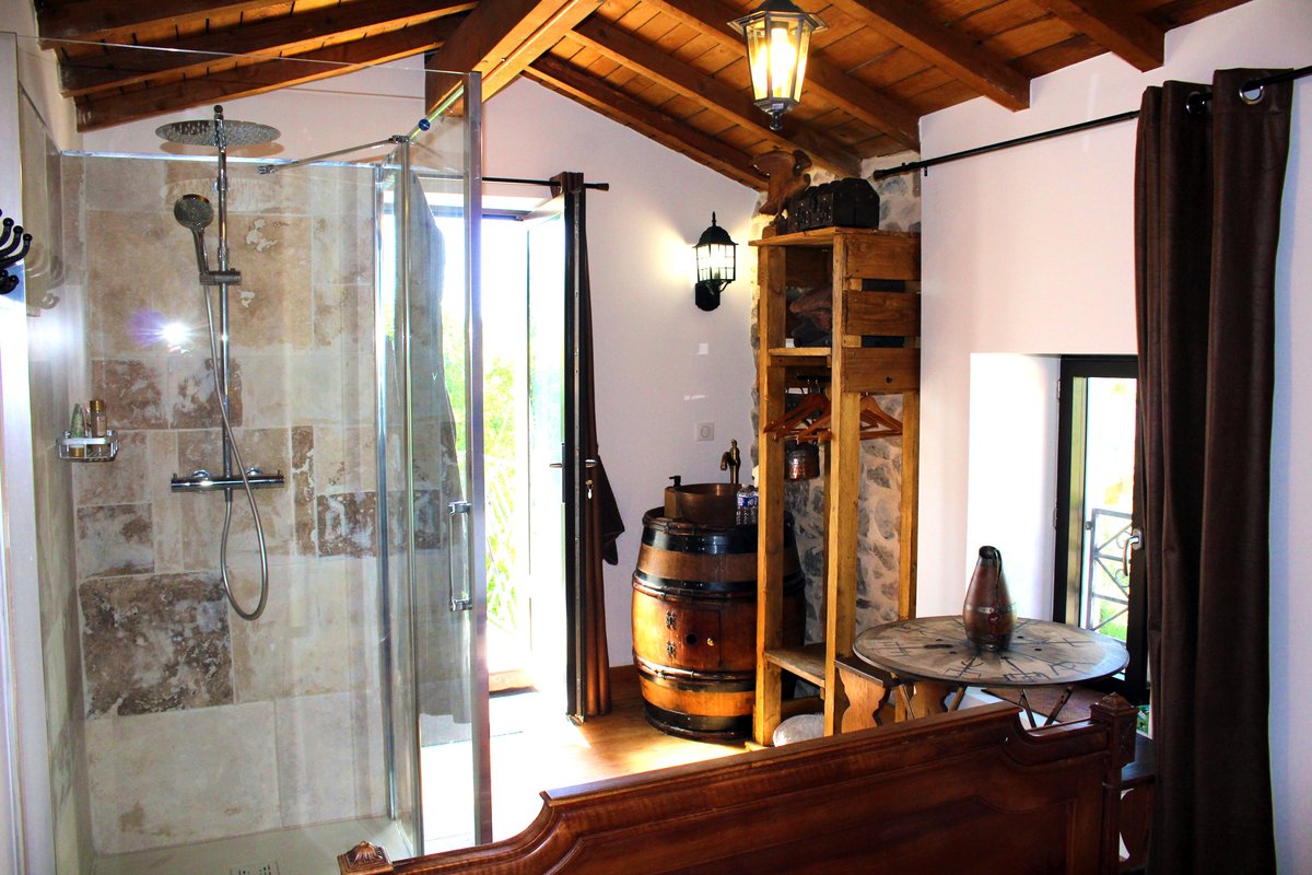 Chambre Viking dans le Beaujolais à Lantignié (6)