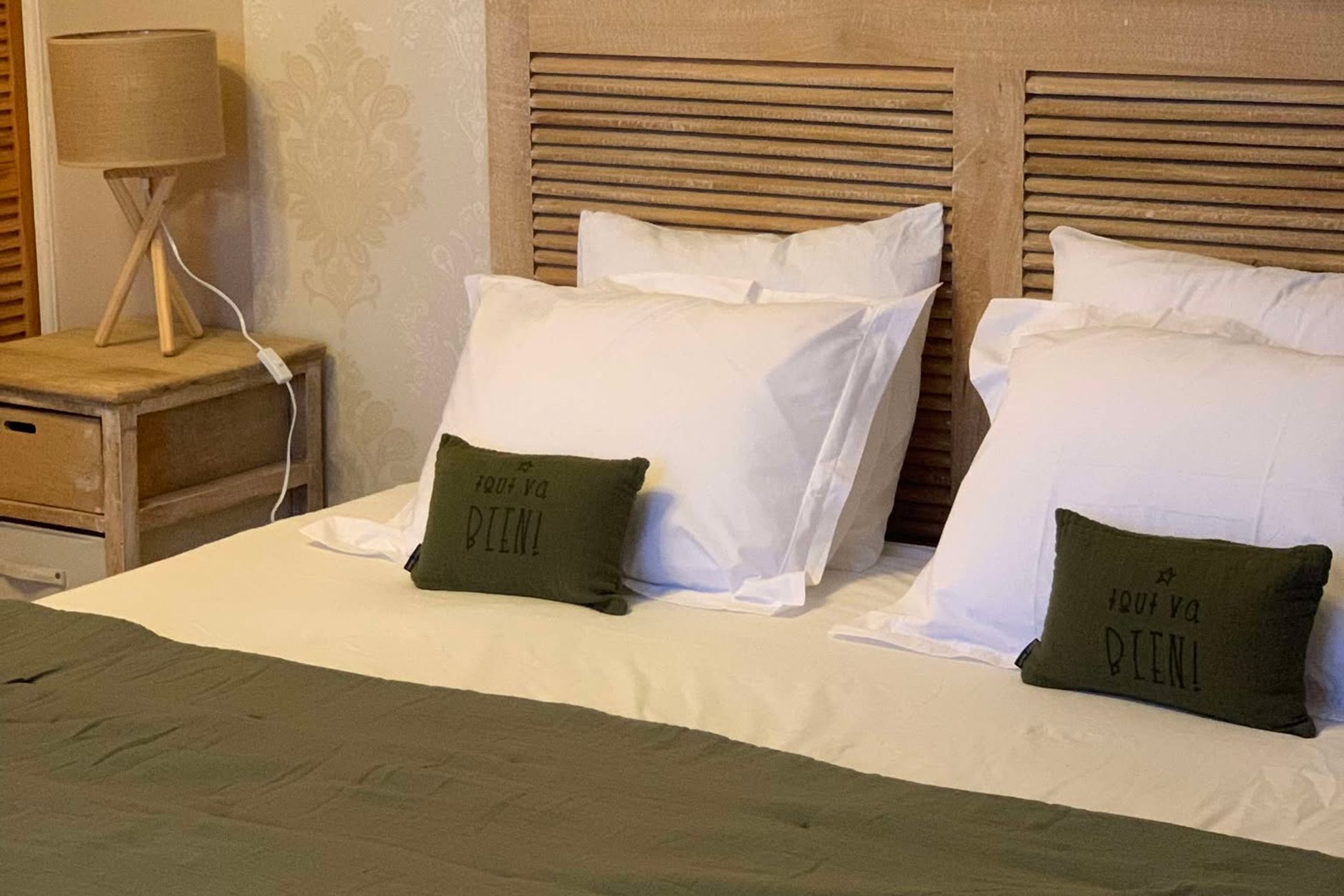 Hébergement UnicStay : Chambre d'hôte le refuge Kaki du Château Ste Colombe à Saint Genies Des Mourgues
