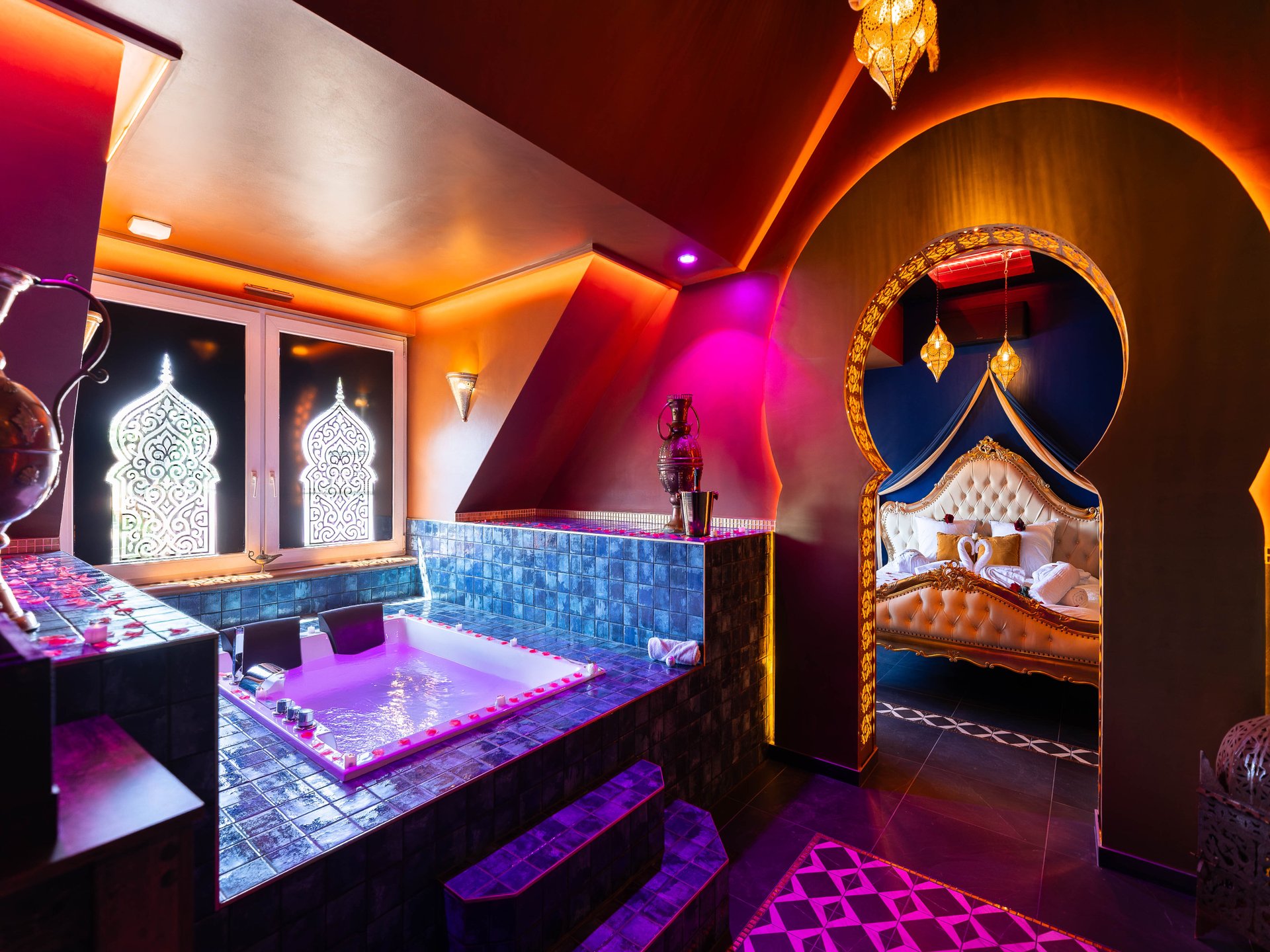 Le Palais des Mille et Une Nuits - Love Room, Jacuzzi, Pièce Secrète