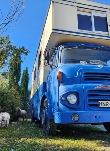 Le Truck-Lodge le ALBION - Spa à Saint-Andiol