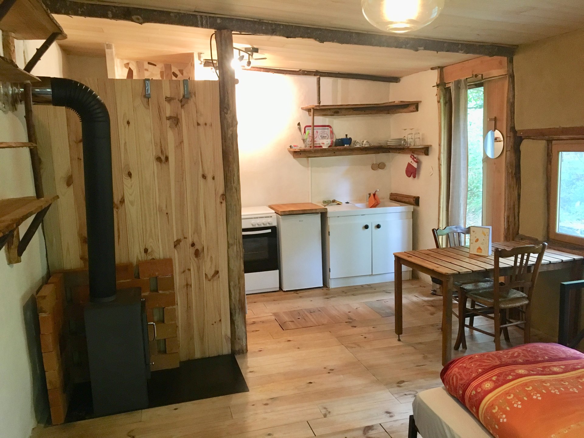 Petite cabane en terre-paille