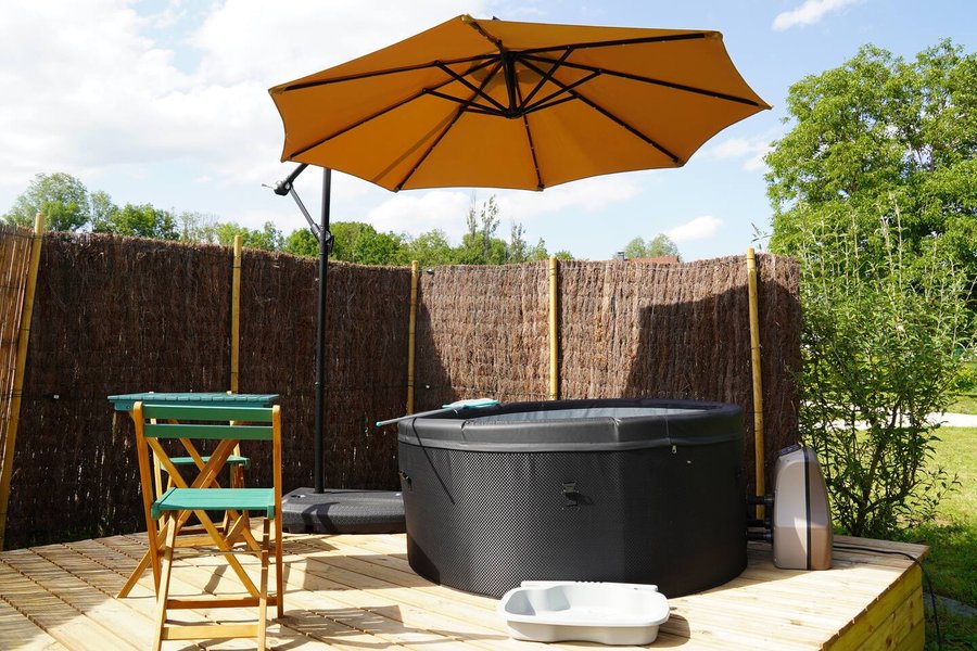 Le dodôme sous son gazebo & Spa : Dôme en Bourgogne (Bourgogne-Franche-Comté)