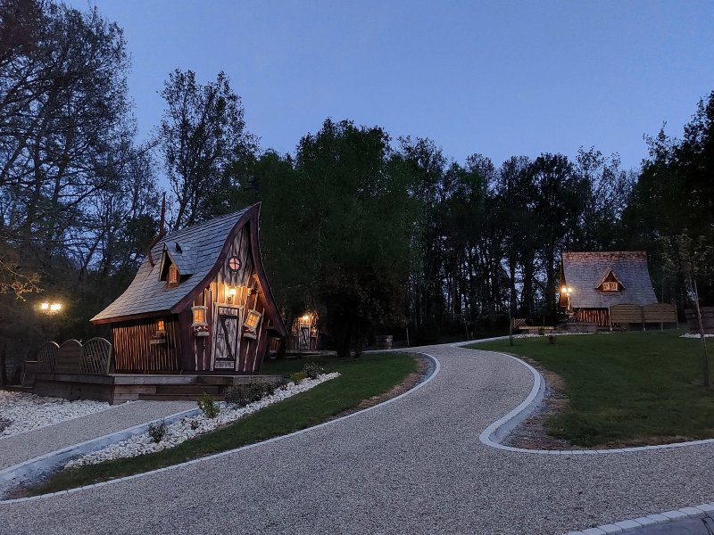 Hébergement AbracadaRoom : La Cabane Le Vieux Grimoire & Spa - Image 7