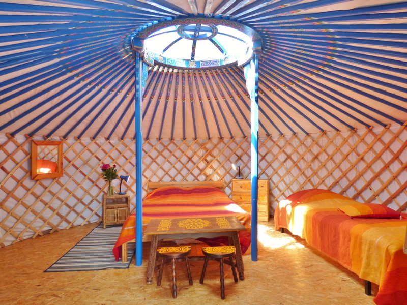 Hébergement AbracadaRoom : Yourte au bord d'un lac - Image 4