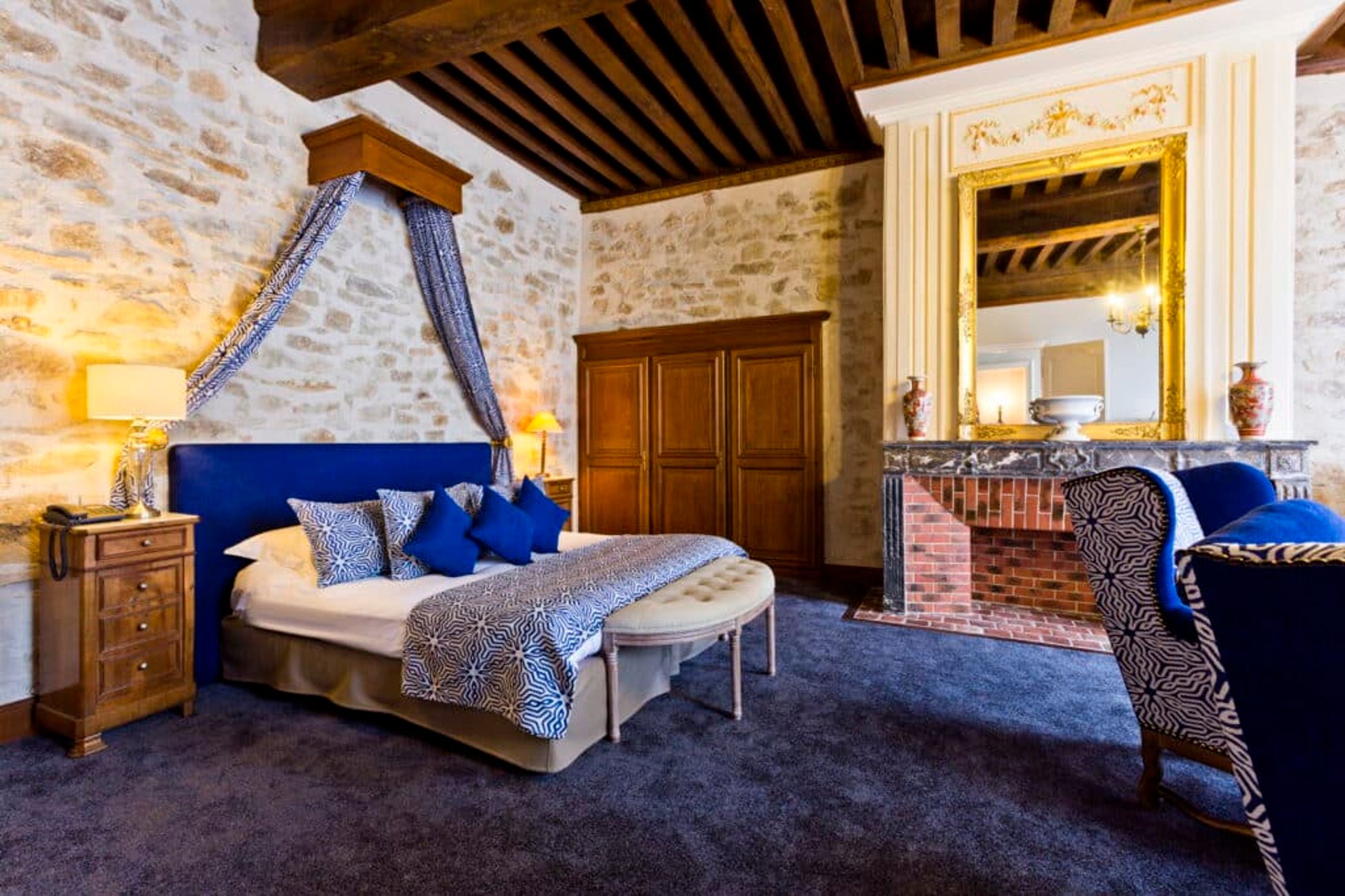 Hébergement UnicStay : Chambre deluxe... la Versaillaise à Bourbon-L'archambault