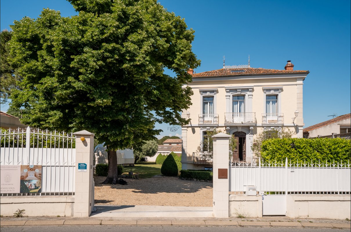 Maison de maître 4* avec piscine & jardin (6 pers.) à Magalas (1)
