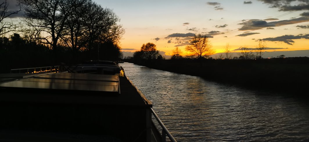 Hébergement AbracadaRoom : Péniche Ajoa sur le Canal du Midi - Image 2