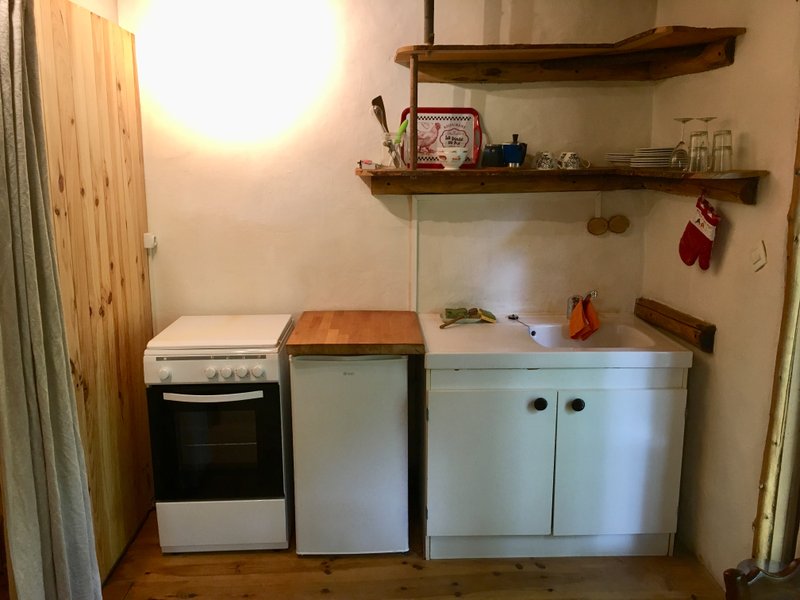 Hébergement AbracadaRoom : Petite cabane en terre-paille - Image 4