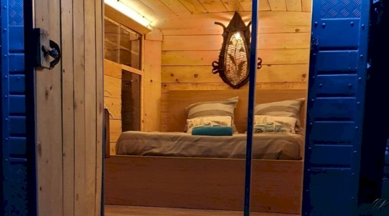 Hébergement AbracadaRoom : Le Truck-Lodge le GOELETTE - Image 3
