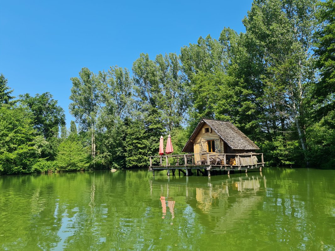Cabane du Bout du Monde à Saint-Didier-Sur-Arroux (1)