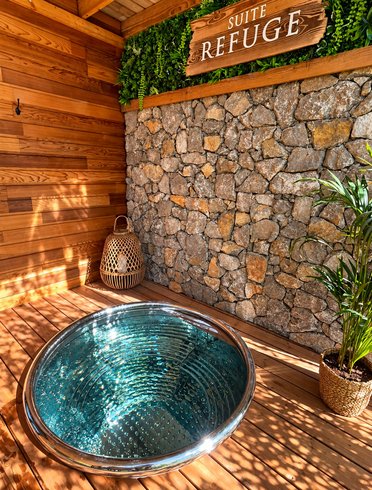 Hébergement AbracadaRoom : Suite Refuge • Écrin de luxe & bain nordique au bord du canal - Image 9