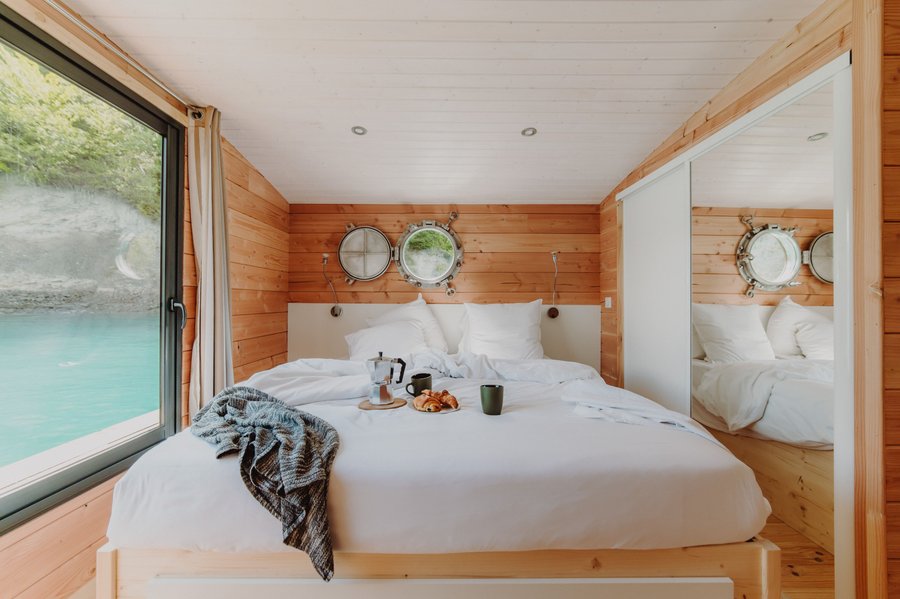 Hébergement AbracadaRoom : Toue Cabanée du Lac de Serre Ponçon - 2 - Image 11