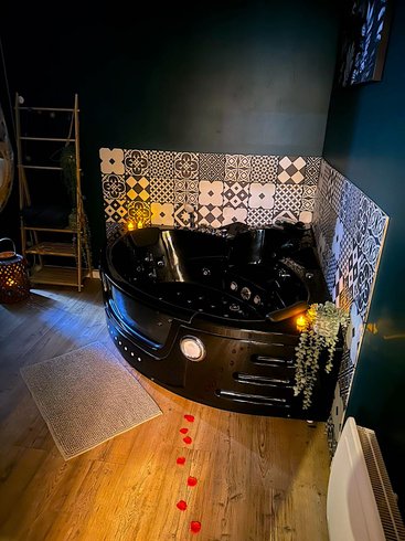 Hébergement AbracadaRoom : Évasion romantique au coeur de l'Amazonie, SPA, CINÉMA PRIVÉ, 5 min centre - Image 35