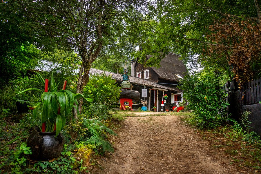 Hébergement AbracadaRoom : Chalet duplex dans village d'art singulier - Image 7