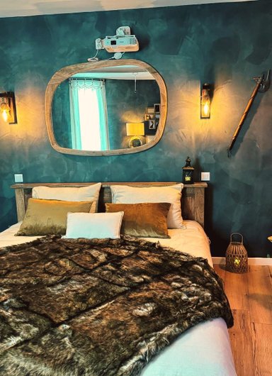 Évasion Scandinave Romantique : Spa XXL & Cinéma à Amiens