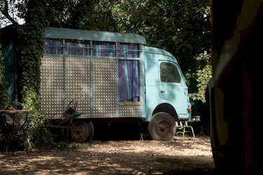 Le Truck-Lodge le GOELETTE - Spa à Saint-Andiol (1)