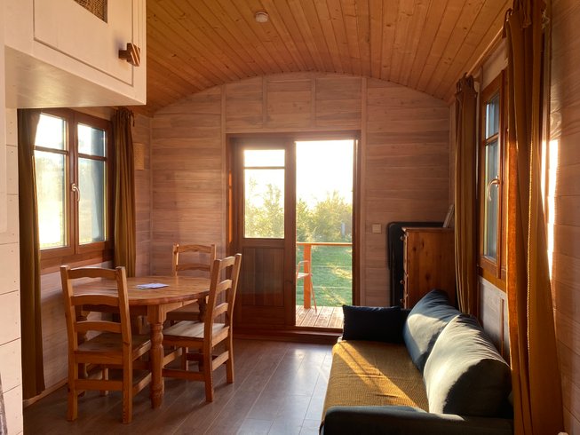 Hébergement AbracadaRoom : La roulotte du verger - Image 3