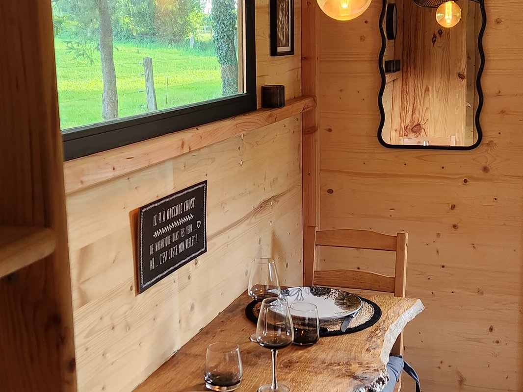 La Roulotte & spa à Saint-Jean-D'elle (7)