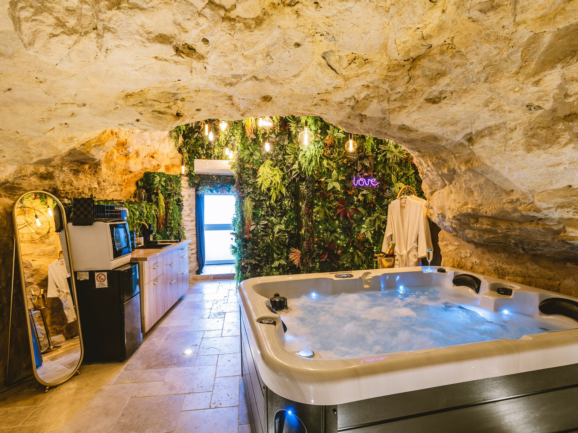 La Grotte Fleurie & Spa