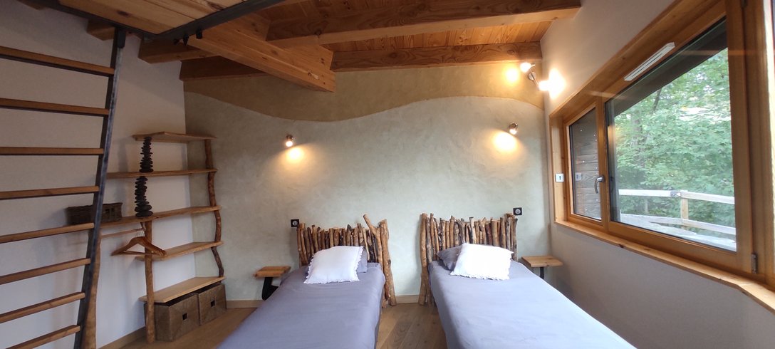 Hébergement AbracadaRoom : La Bulle d'Eau : écolodge au milieu des volcans avec Spa privatif - Image 9