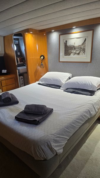 Hébergement AbracadaRoom : Dormez sur un yacht de 22 mètres aux Sables d'Olonne ! - Image 7