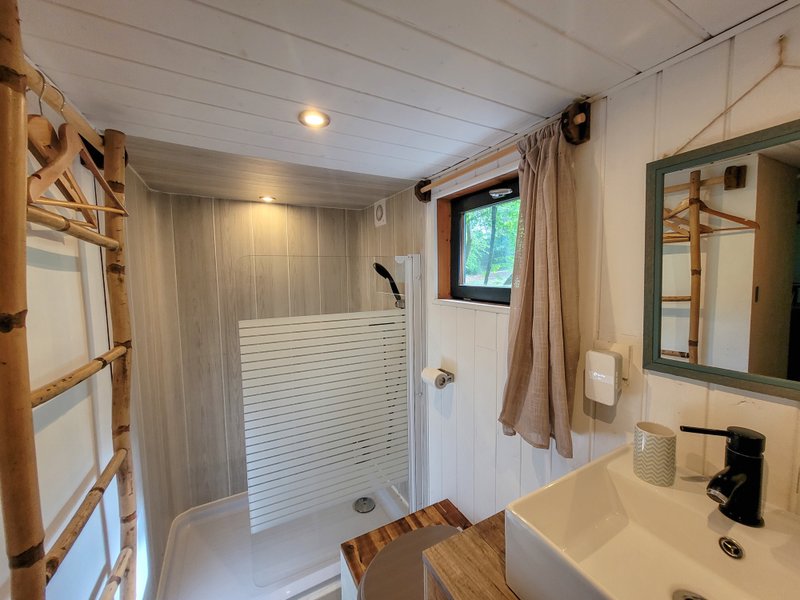 Hébergement AbracadaRoom : Tiny House Lumen & son bain bordelais - Image 25