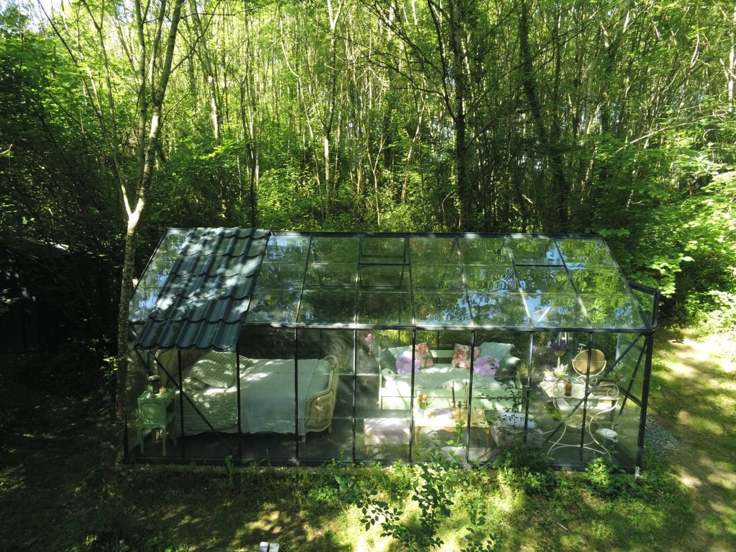 La Serre en pleine nature à Montagut (21)