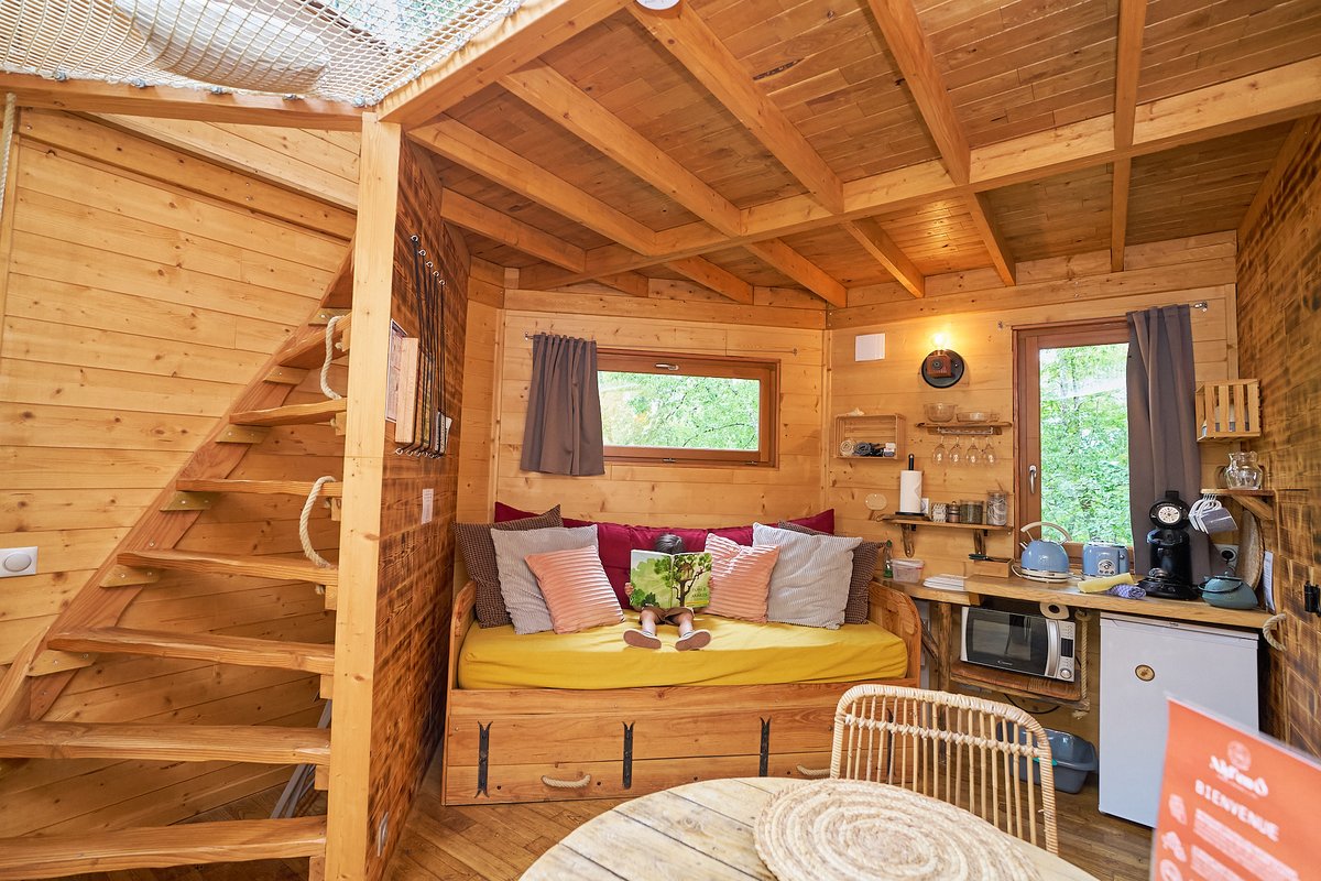 Cabane avec spa "Cocoon" à Lamothe-Fénelon (19)