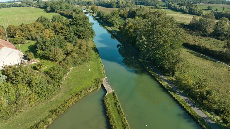 Hébergement AbracadaRoom : Suite Refuge • Écrin de luxe & bain nordique au bord du canal - Image 12