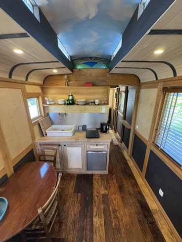 Hébergement AbracadaRoom : La roulotte à la Ferme de Youna & Zélie - Image 2