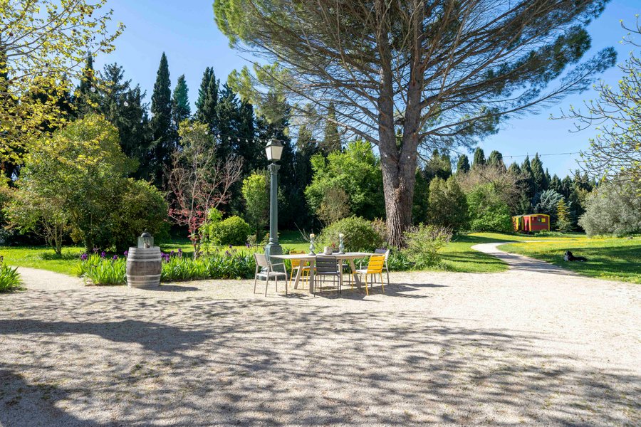 Hébergement AbracadaRoom : Roulotte Marius & Piscine en Provence - Image 4