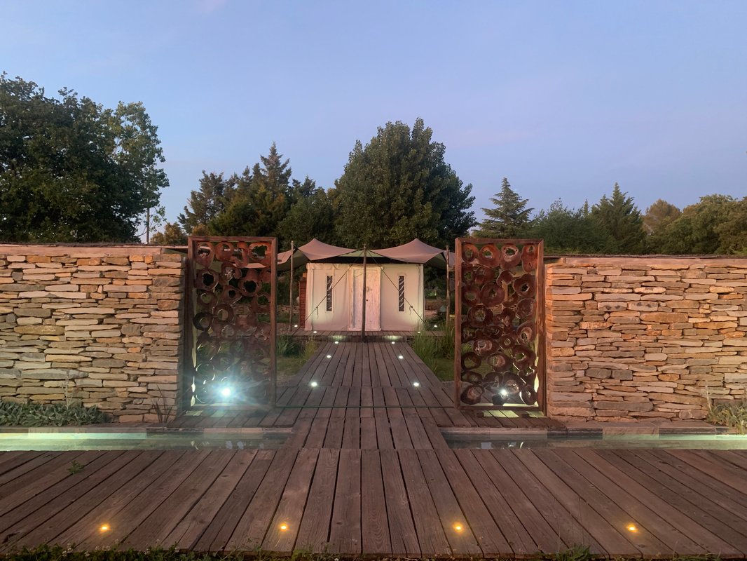 Spirit of Bali - lodge romantique et luxe dans le Verdon à Saint Julien Le Montagnier (1)