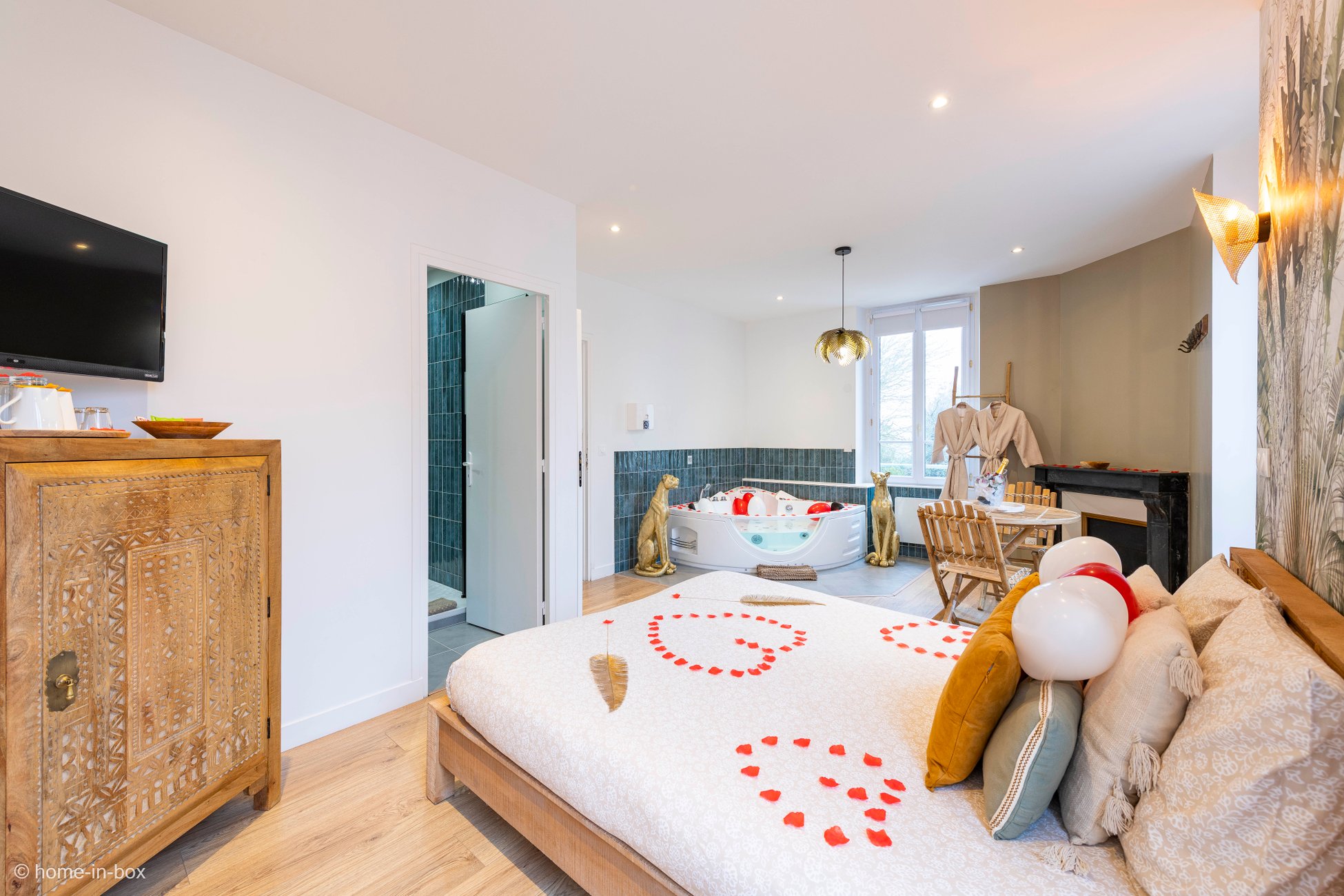 Hébergement UnicStay : Suite Savane avec Jacuzzi 15min Disney à Nanteuil Les Meaux