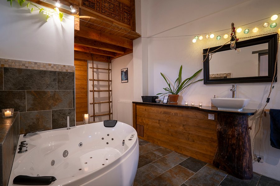 Hébergement AbracadaRoom : Le Nid de la Buèges & Balnéo - Image 2