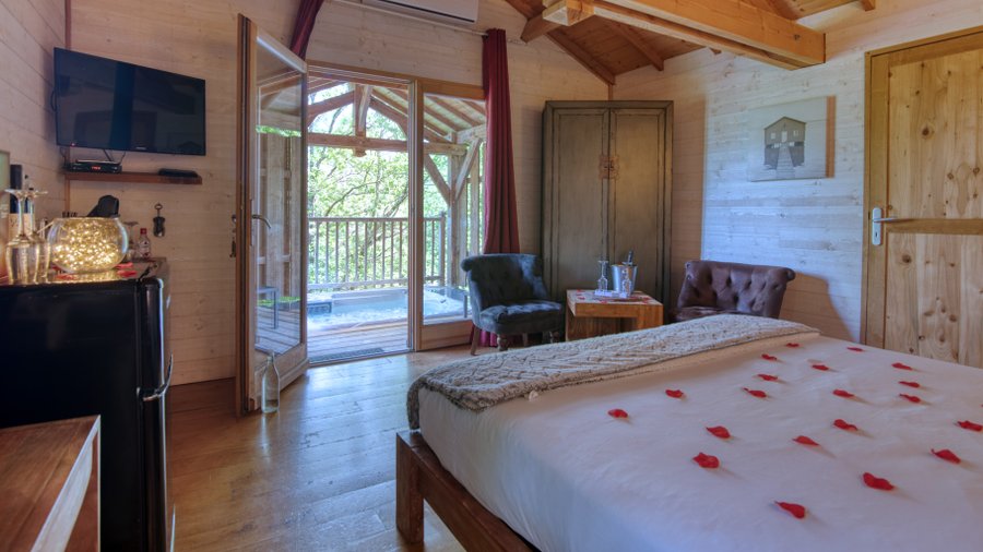 Hébergement AbracadaRoom : Cabane perchée & spa - Image 7