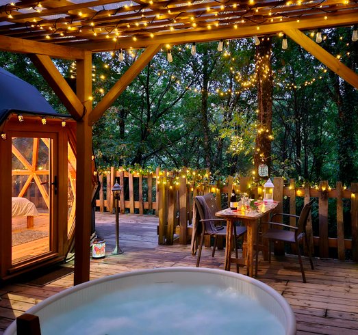 Hébergement AbracadaRoom : Dôme romantique & jacuzzi - nuit insolite sous les étoiles - Image 1