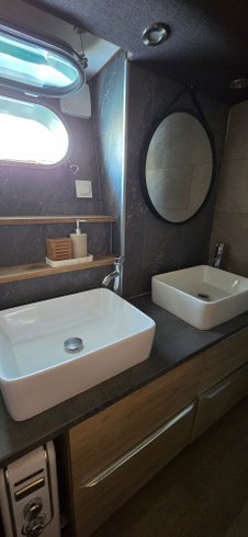 Hébergement AbracadaRoom : Dormez sur un yacht de 22 mètres aux Sables d'Olonne ! - Image 17