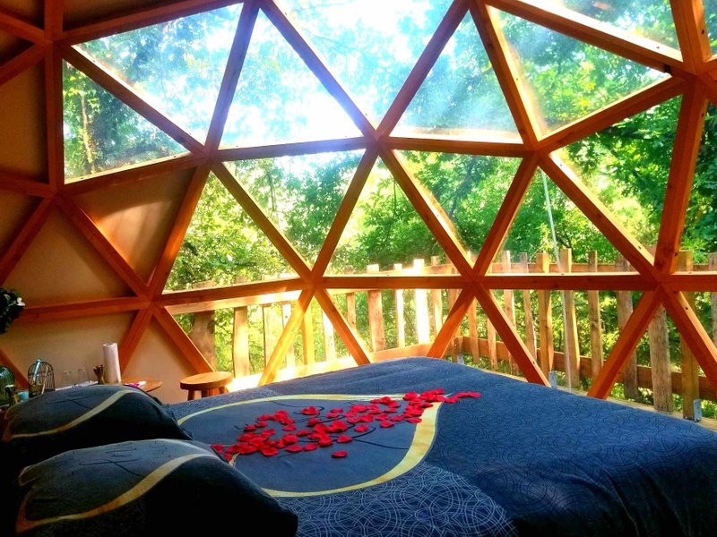 Hébergement AbracadaRoom : Dôme Stonewood sur pilotis & spa - Image 2