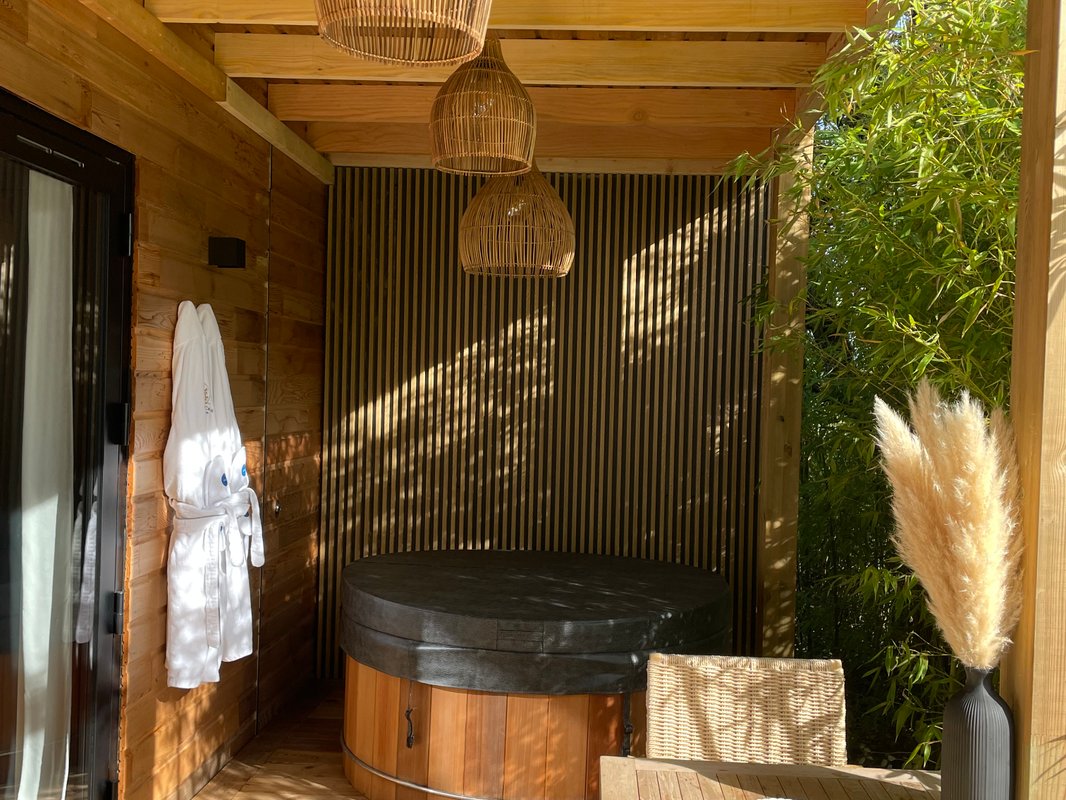 Lodge haut de gamme & bain nordique privatif au bord du Canal de Briare à 1h15 de Paris à Montcresson (44)