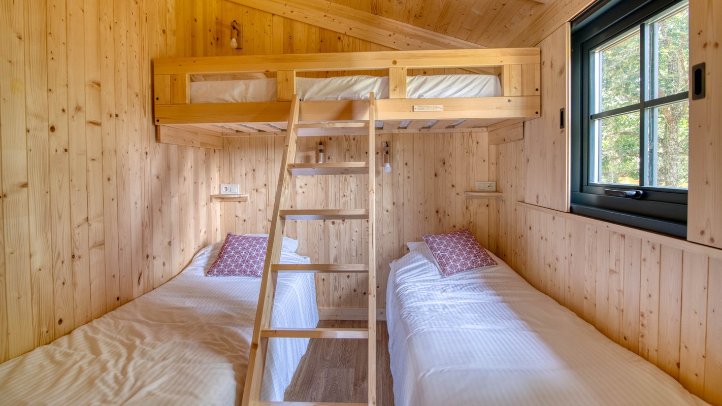 Cabane sur pilotis La Dame du Château- spa privé à Villarzel Du Razès (13)