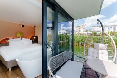 Suite flottante Supérieure Lit king-size Balnéo Sauna à L'isle Adam (2)